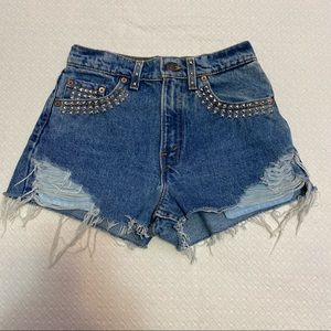 Vintage Levis 550 Upcycled Cut Off Raw Hem Distresses Button Fly Shorts Waist 26